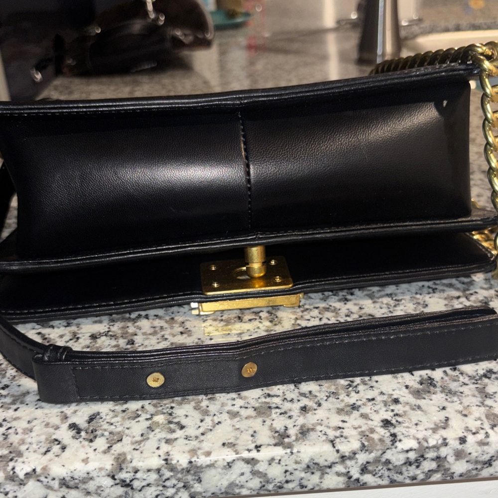 CHANEL Black Quilted Shoulder Bag with Gold Hardware - Picture 5 of 6